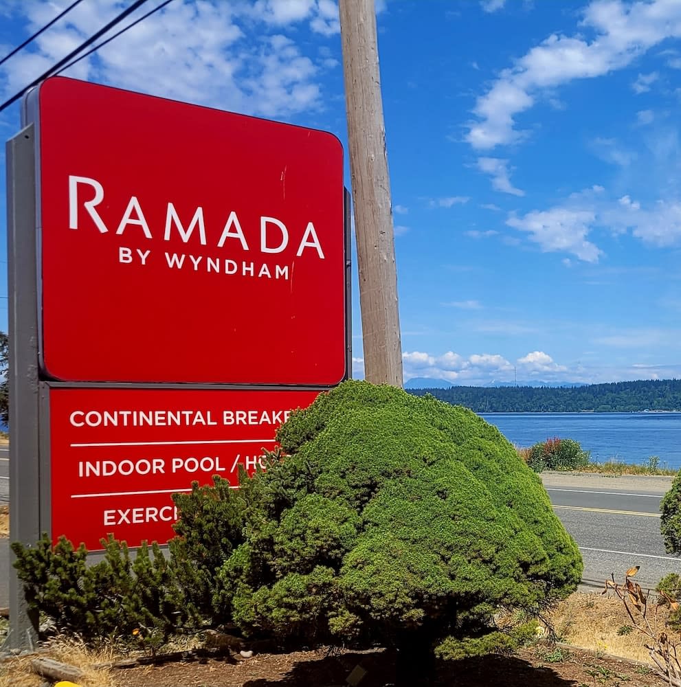 Ramada by Wyndham Campbell River 1