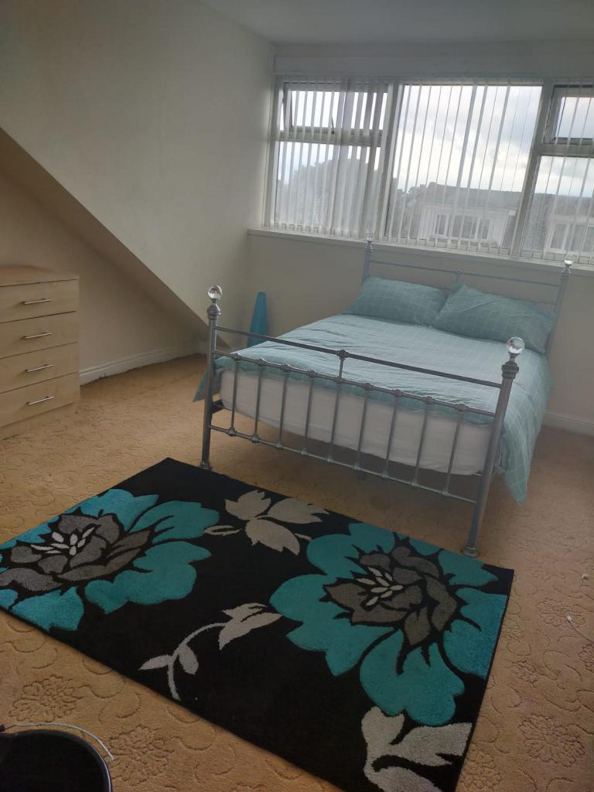 OYO Paradise Apartment- Female Only 1
