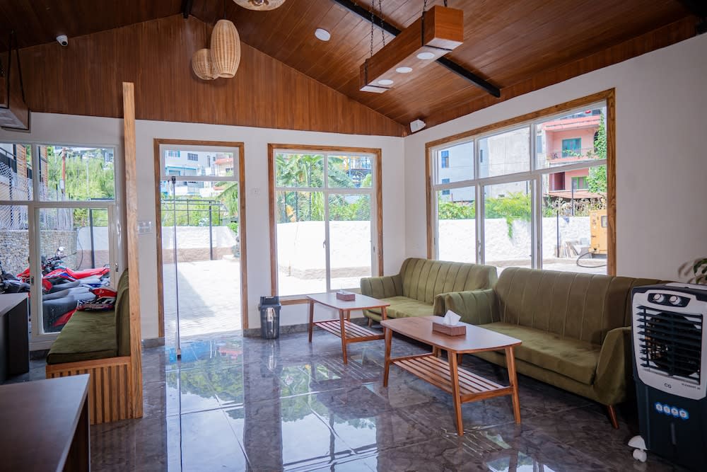 Majestic Lake Front Hotel & Suites 2