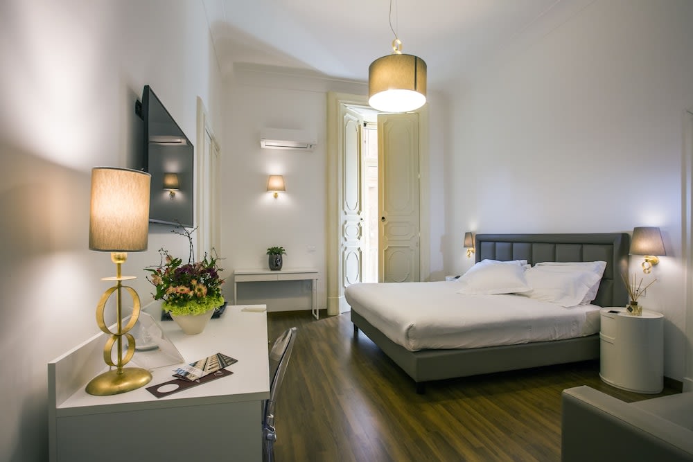 Napoli Class Luxury Rooms & Suites 1