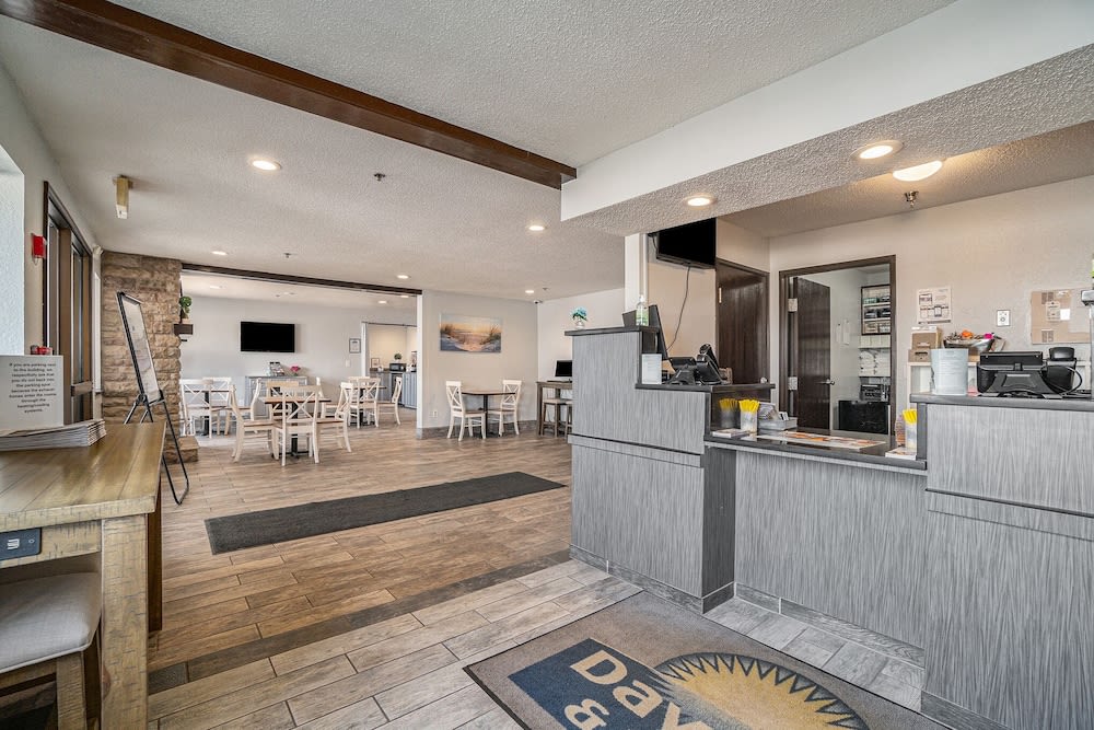 Days Inn & Suites by Wyndham Traverse City 2