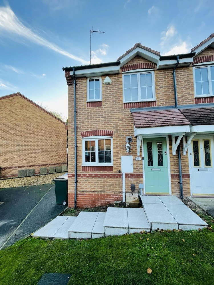 Beautiful 2-bed Villa in Coventry 1