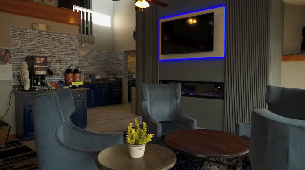 AmericInn by Wyndham Chippewa Falls 2