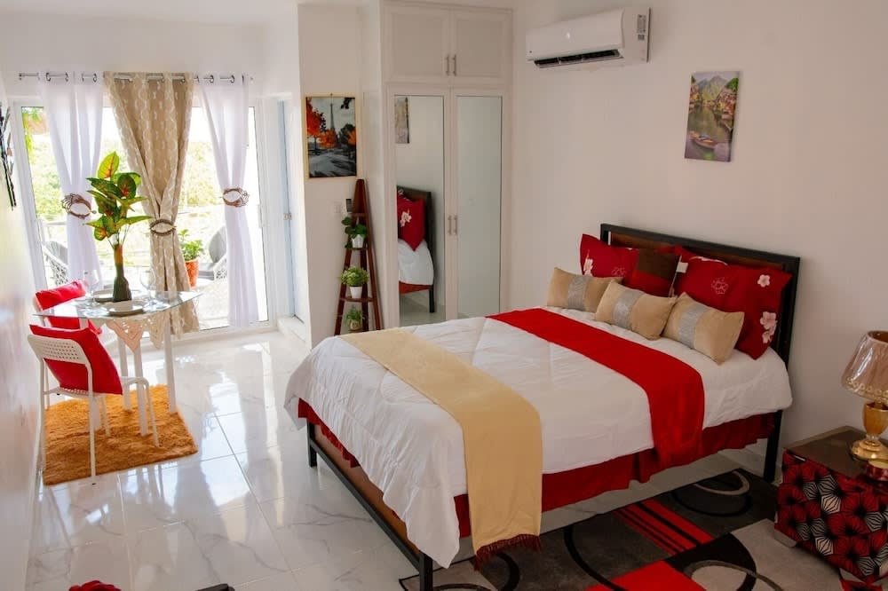 ROYAL TERRACE KING IV 2