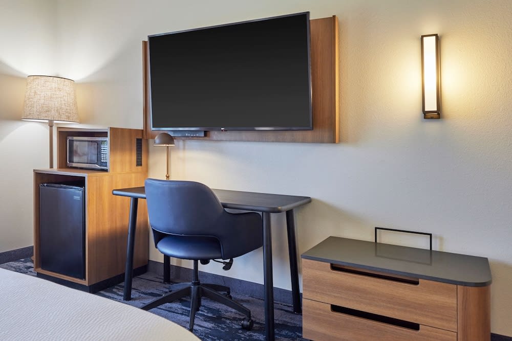 Fairfield Inn & Suites Burlington 2