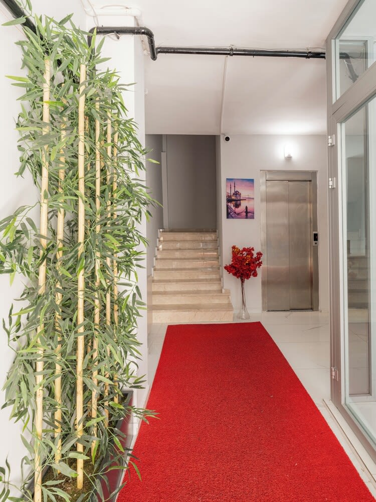 The Red Tent Loft Suites 2