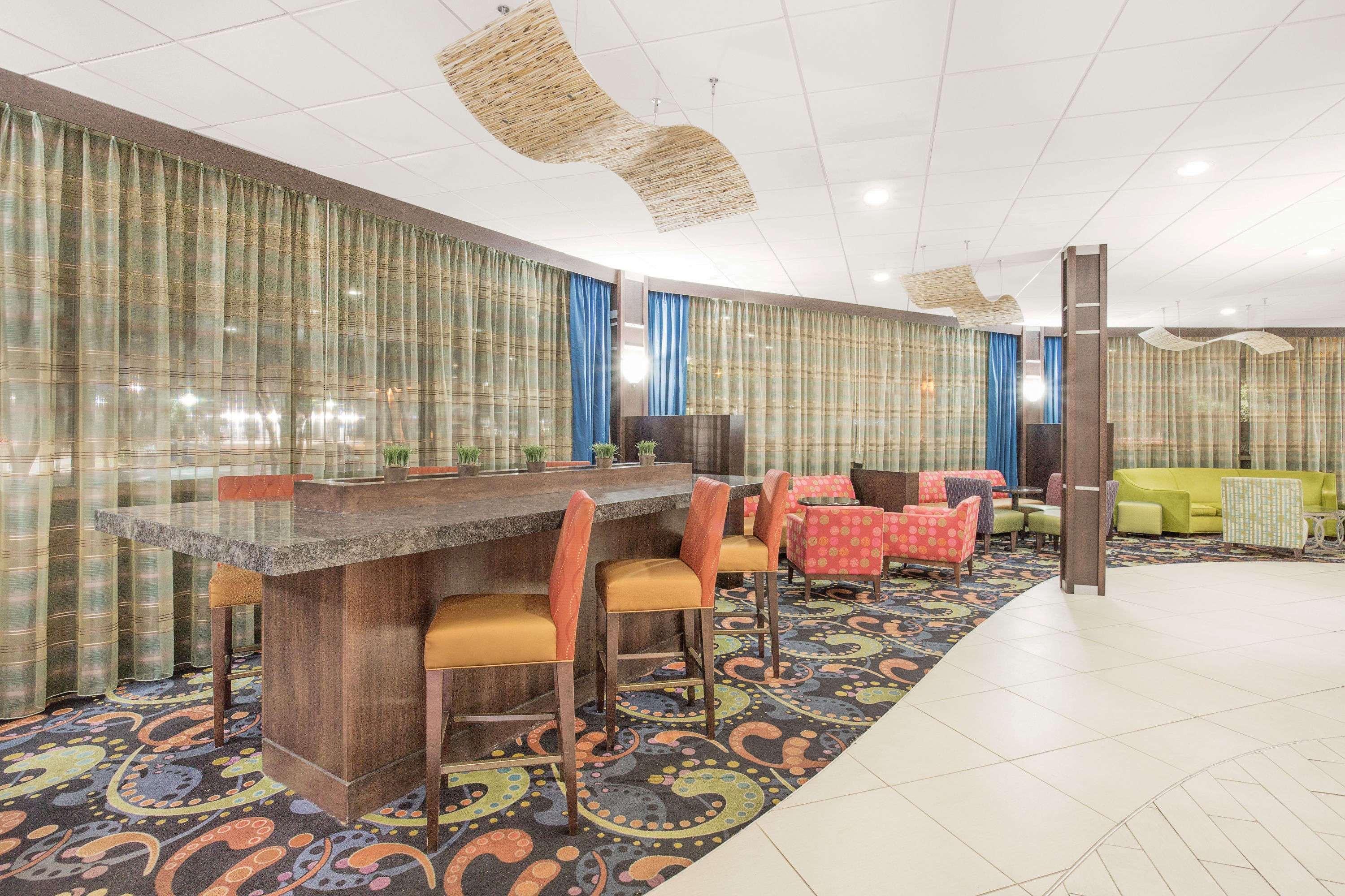 Ramada Plaza by Wyndham Fayetteville Fort Bragg 3
