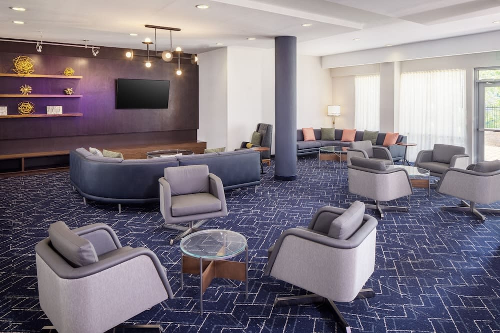 Courtyard by Marriott Charleston Downtown/Civic Center 2