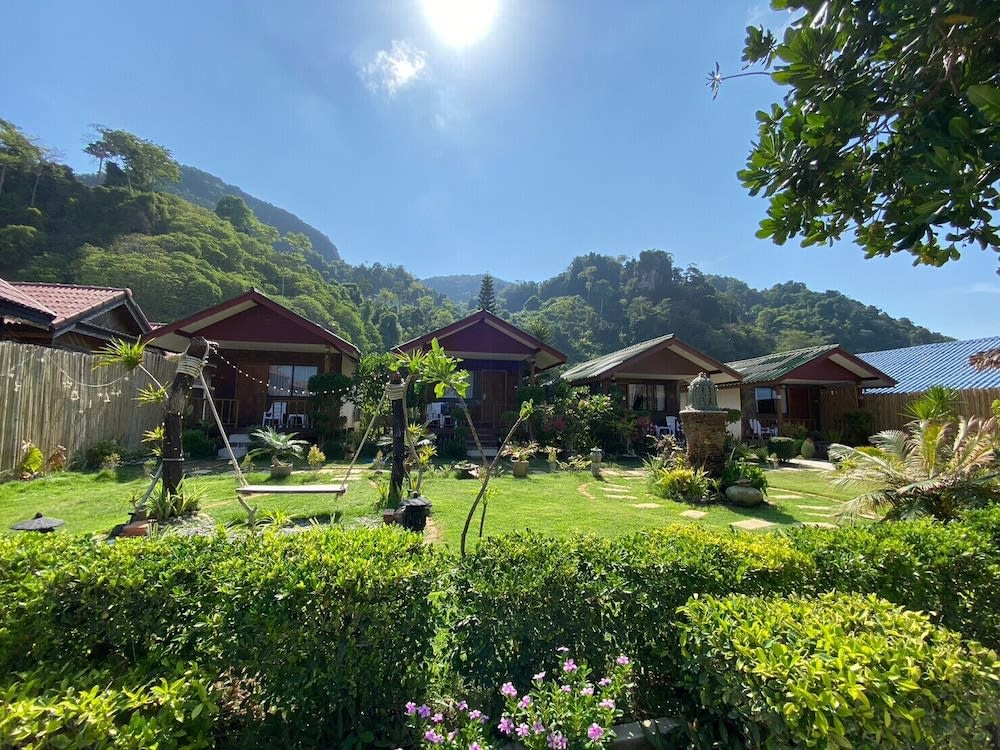 Phi Phi Nice Beach Resort 1