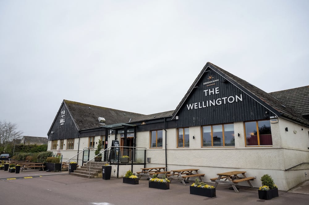 Wellington Hotel by Greene King Inns 1