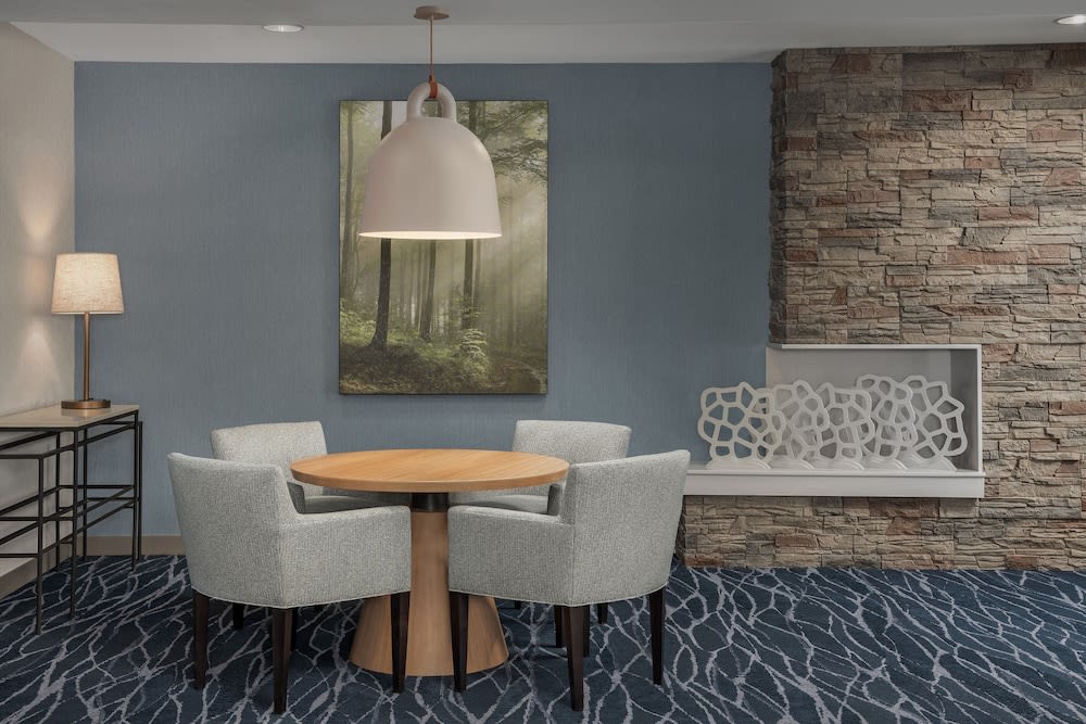 Fairfield Inn & Suites Roanoke Hollins/I-81 2