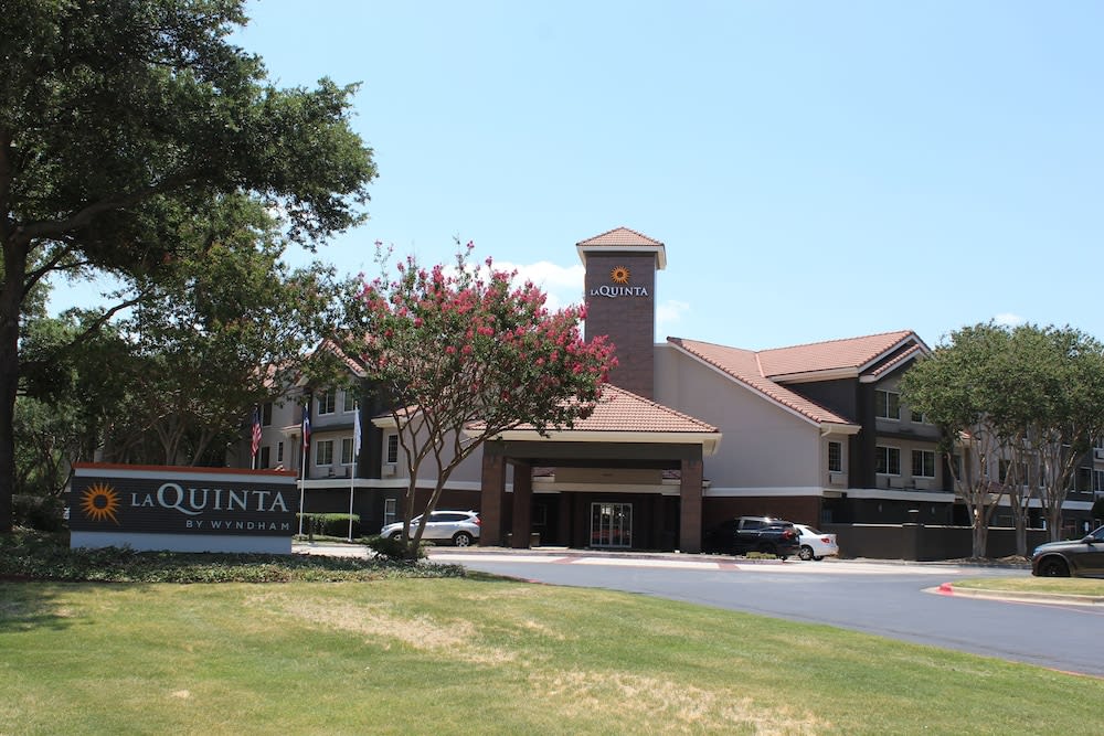 La Quinta by Wyndham Dallas - Addison Galleria 1