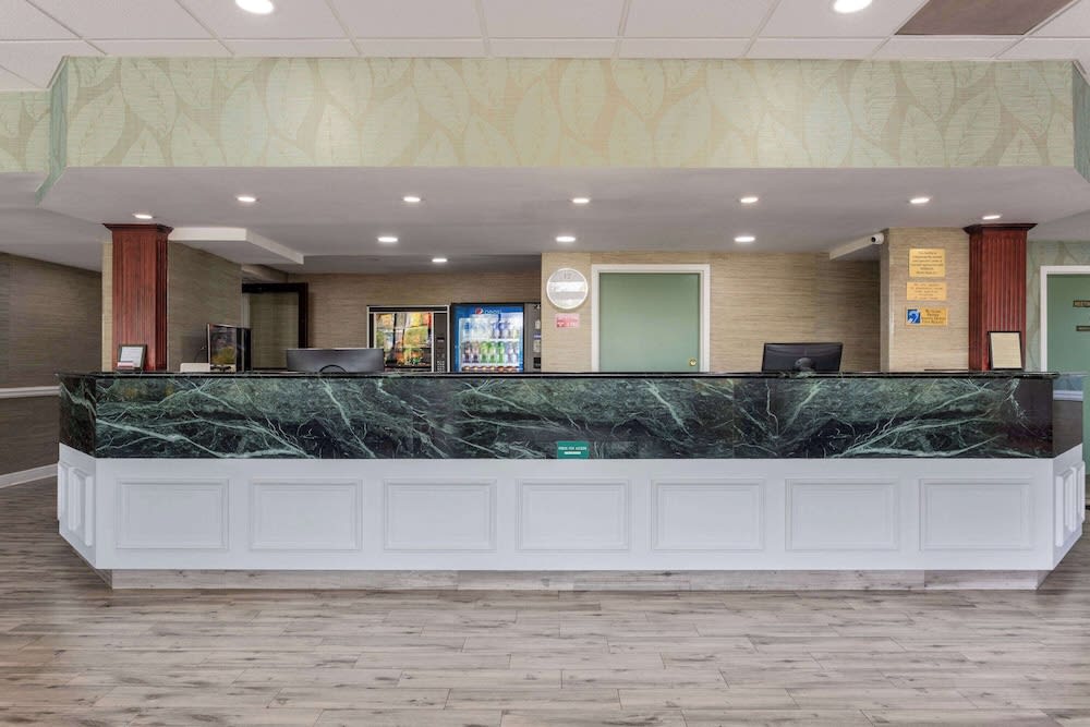 Ramada by Wyndham Altamonte Springs Near I-4 2