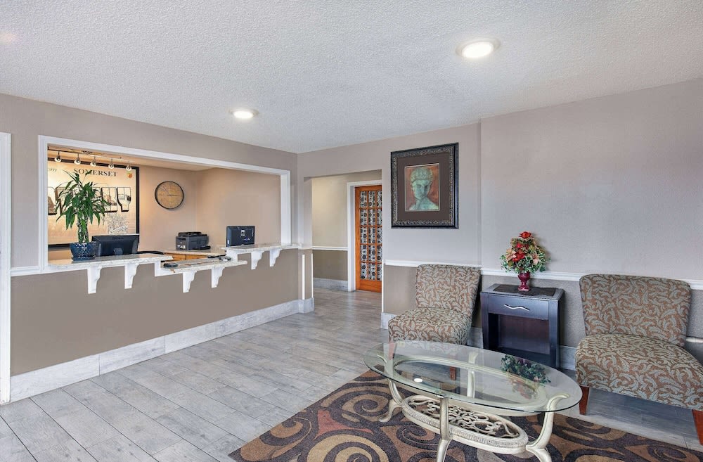 Super 8 by Wyndham Somerset 5