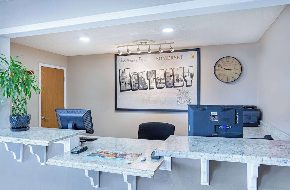 Super 8 by Wyndham Somerset 2