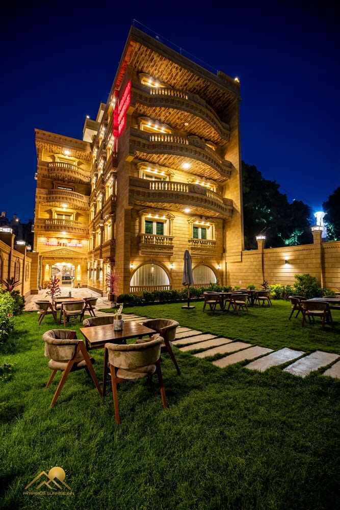Pyramids sunrise inn 1