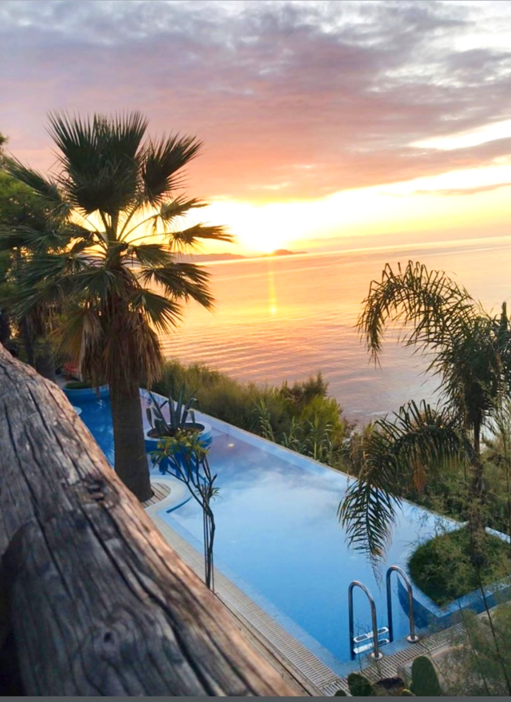 Gloria Maris Hotel Suites and Villa 2