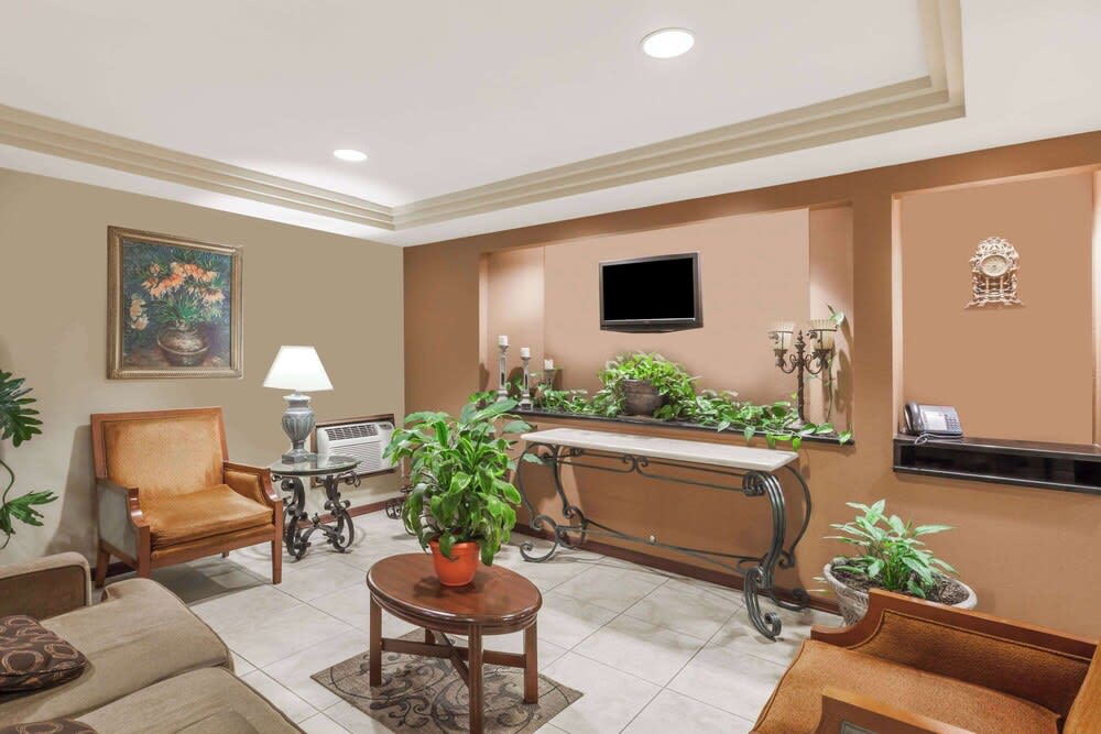 Travelodge Inn & Suites by Wyndham Albany 2