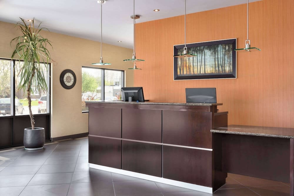 Travelodge by Wyndham Simcoe 2