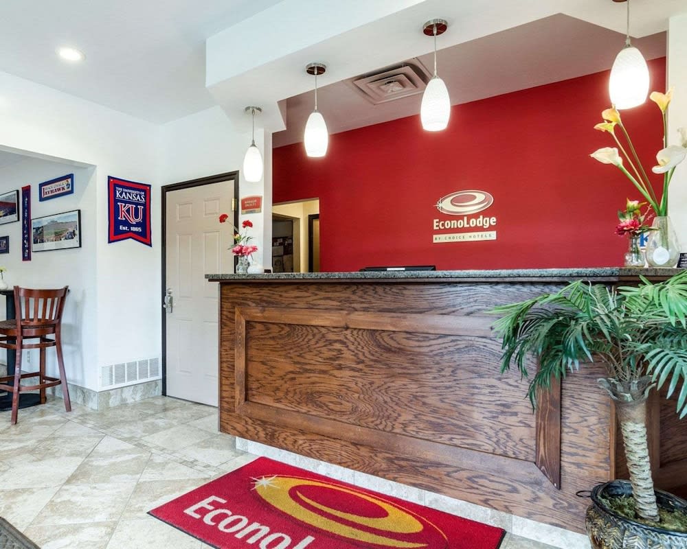 Econo Lodge University 4