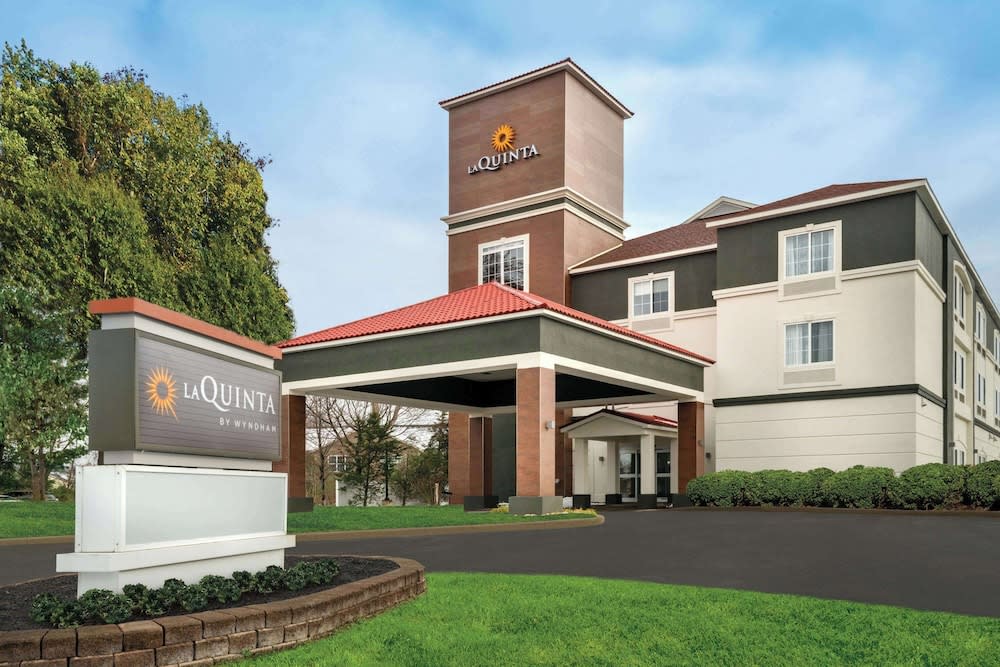 La Quinta by Wyndham Latham Albany Airport 1