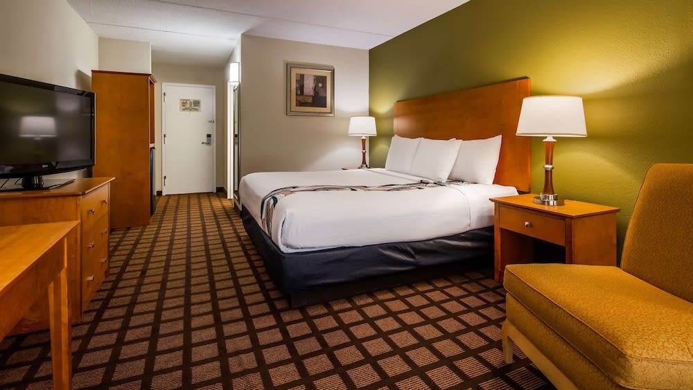 Best Western Plus Chicago Hillside 1