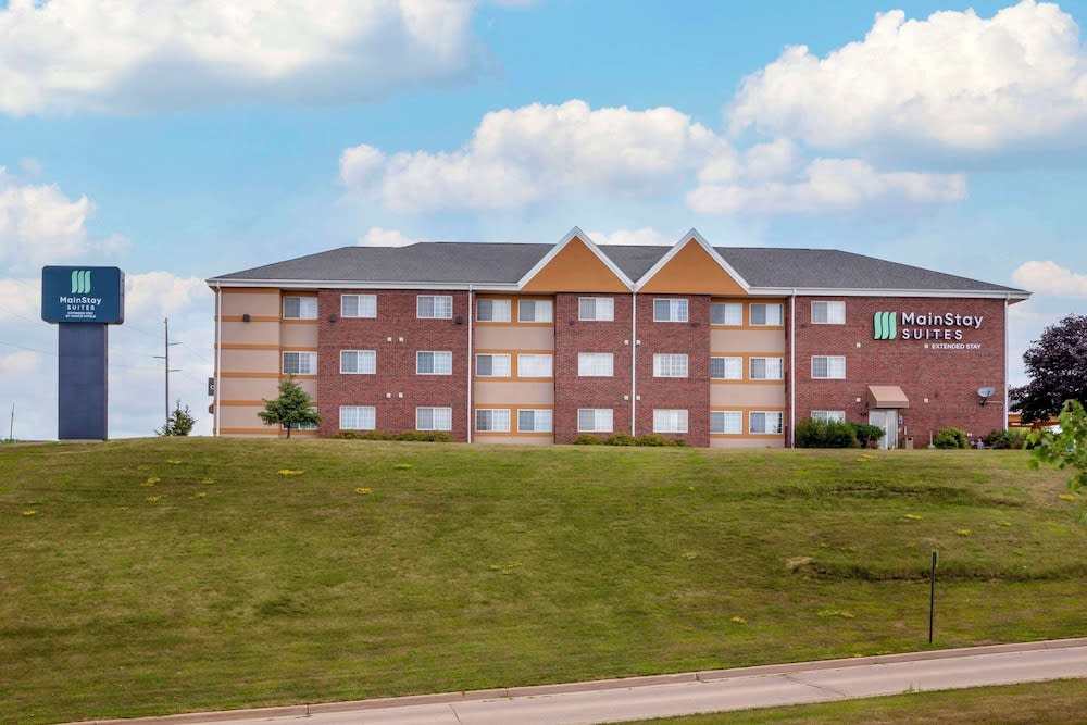 MainStay Suites Dubuque at Hwy 20 1