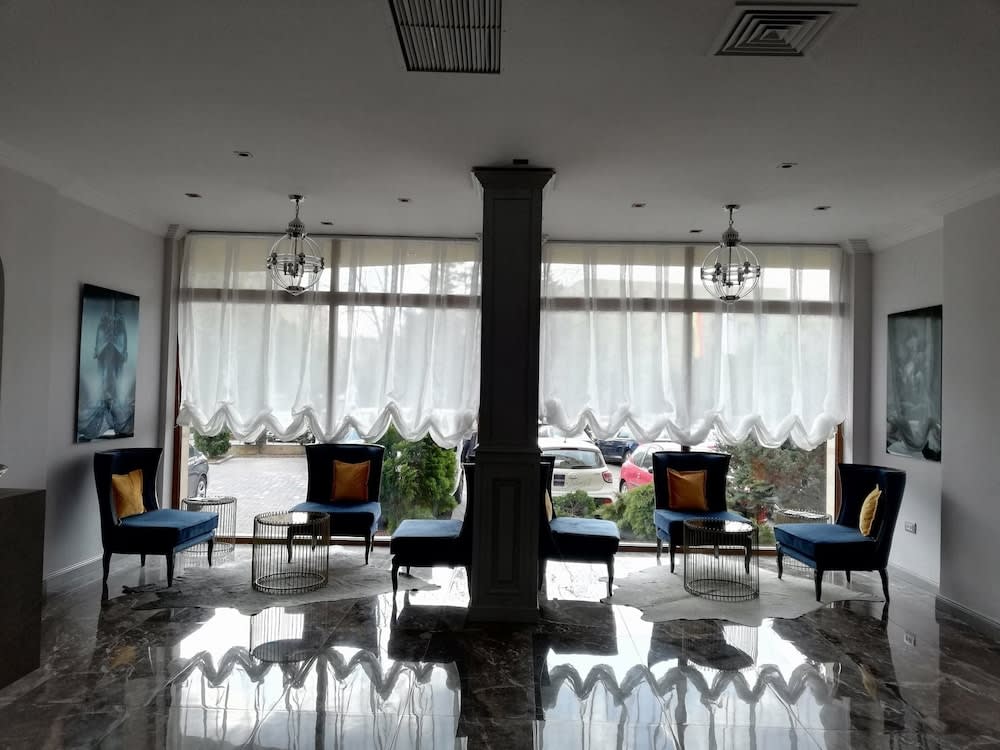 Royal Class Hotel 2