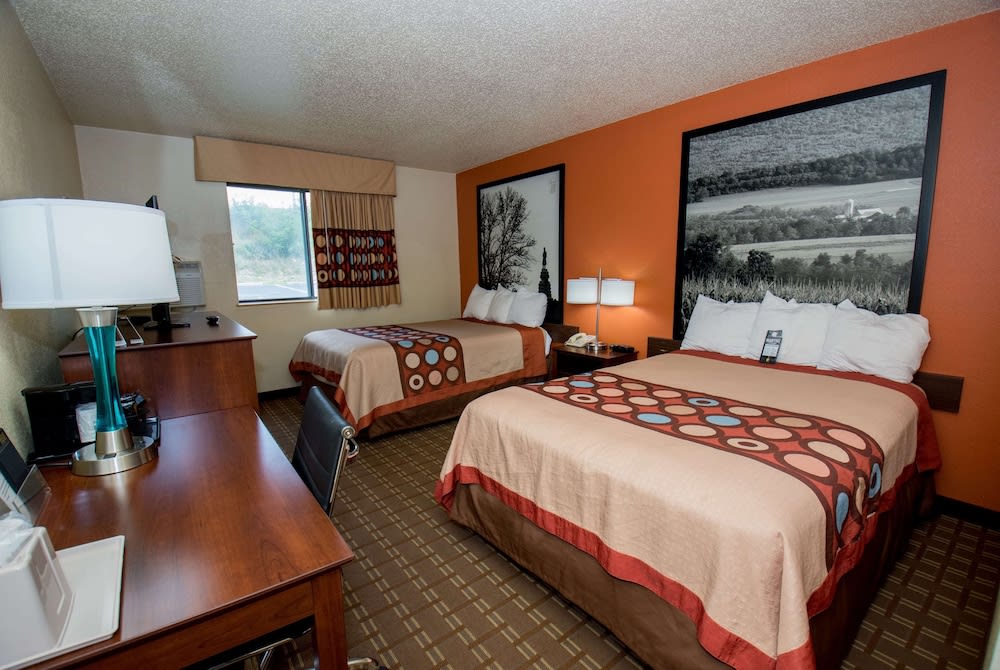 Super 8 by Wyndham Altoona 1