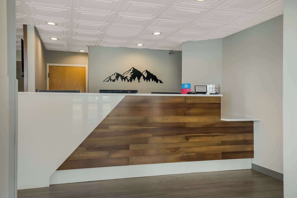 SureStay Plus Hotel by Best Western Sevierville 2