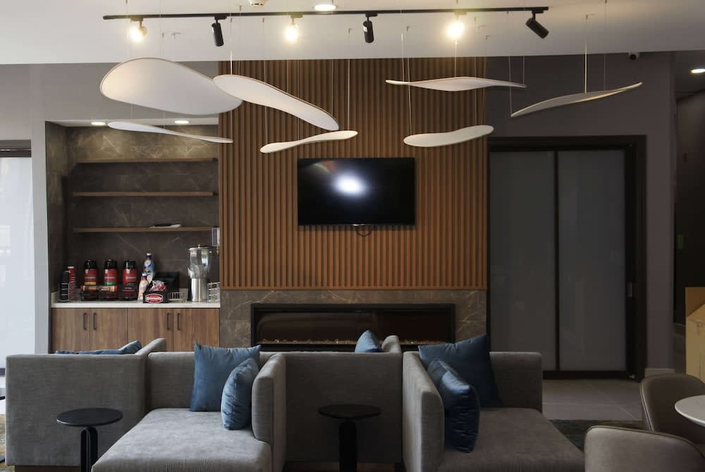 La Quinta Inn & Suites by Wyndham Manchester - Arnold AFB 2