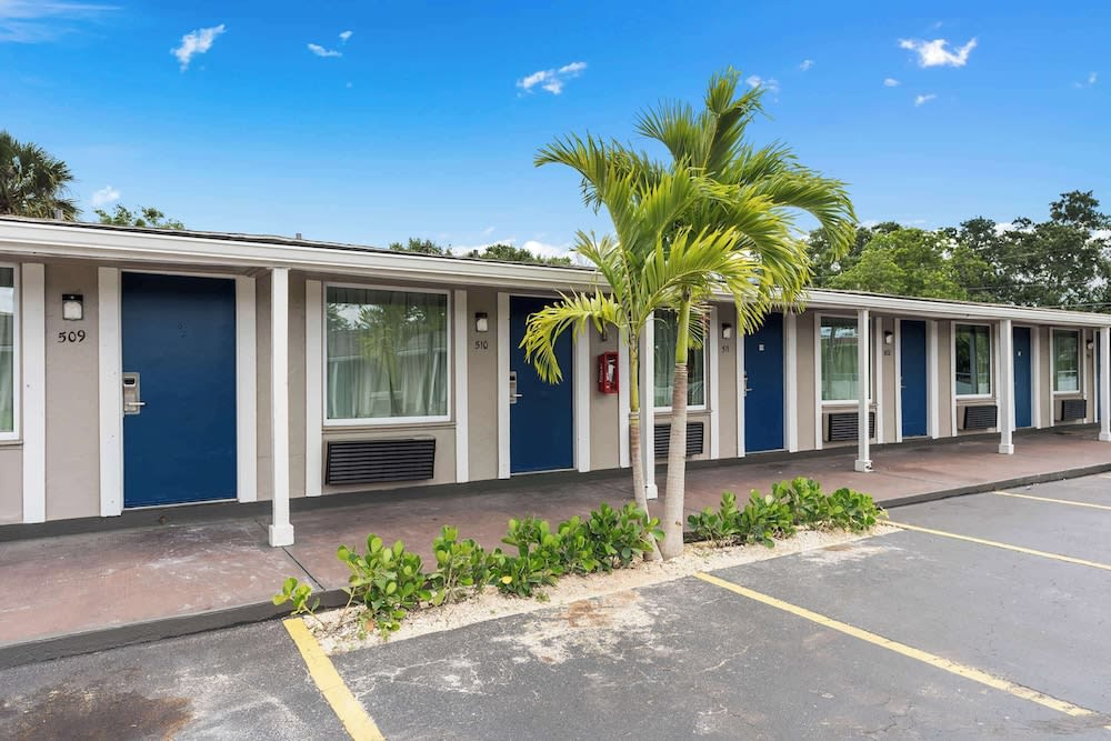 Travelodge by Wyndham Kissimmee Orlando 1