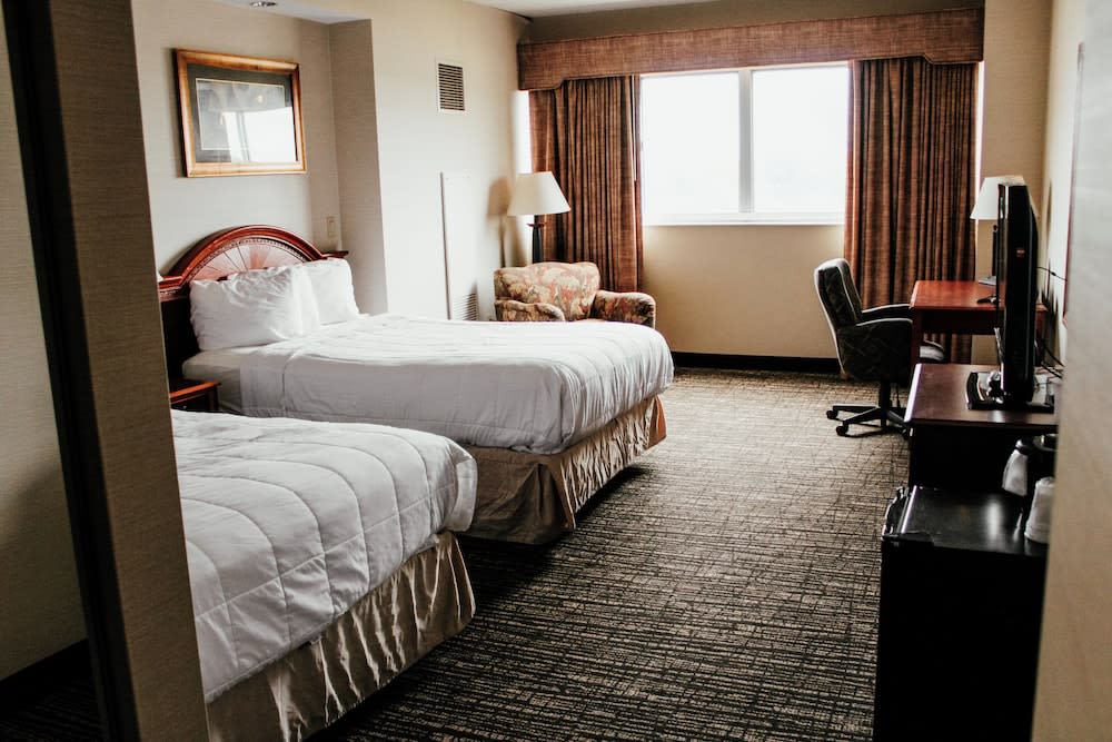 Hotel Topeka at City Center 2