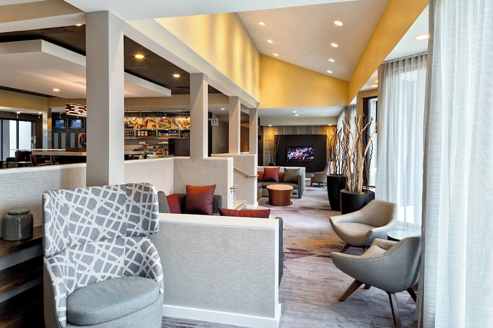 Courtyard Cincinnati Blue Ash 4