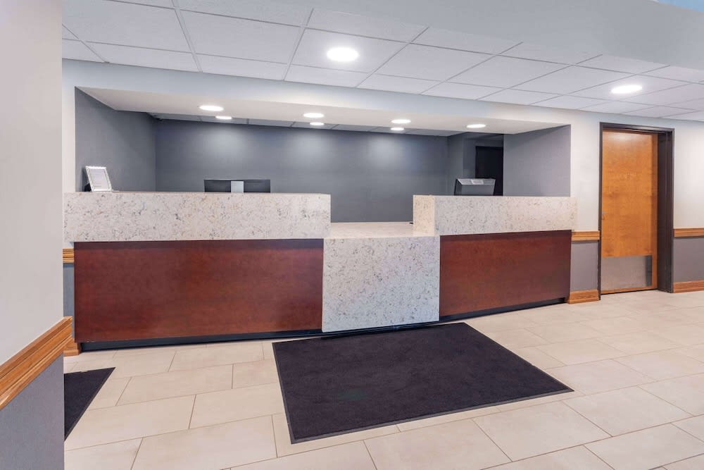 Baymont by Wyndham Brooklyn Center 2