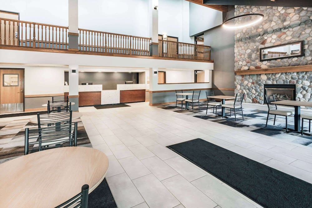 Baymont by Wyndham Brooklyn Center 3