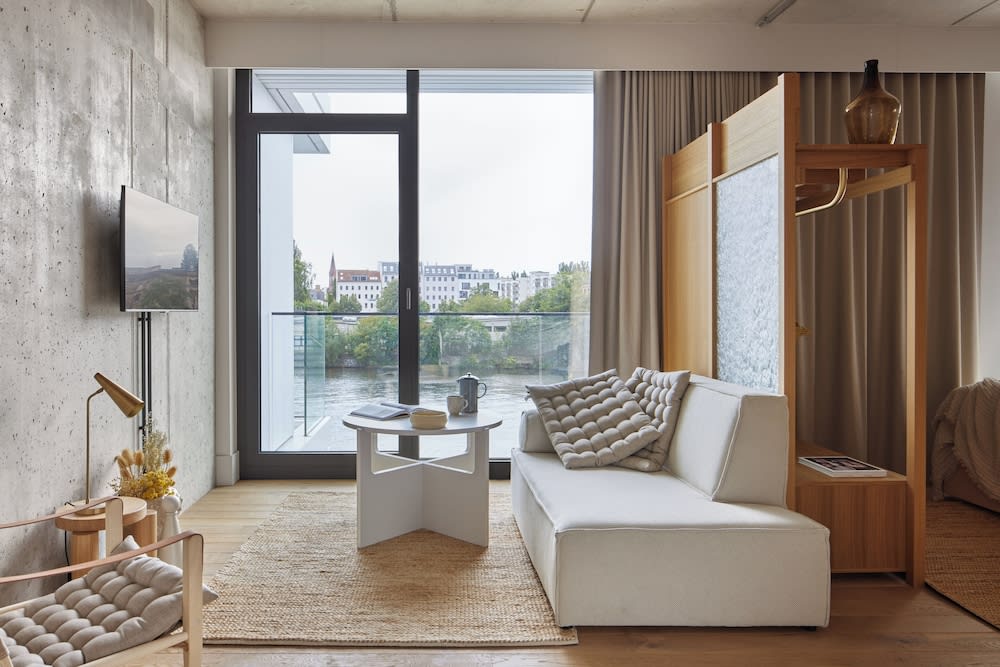 Locke at East Side Gallery 1