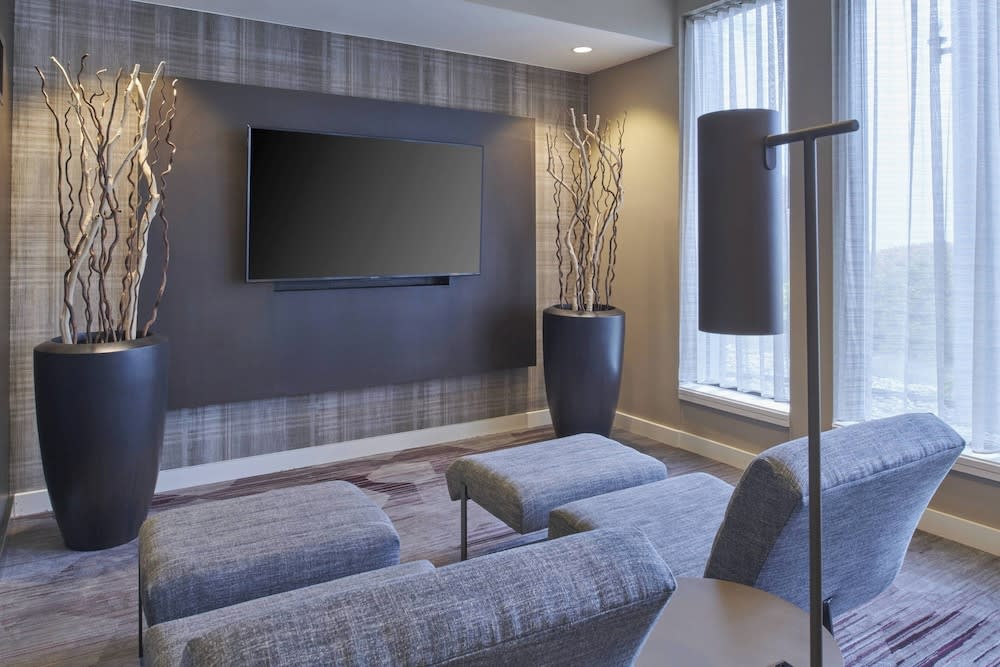 Courtyard by Marriott Detroit Troy 2