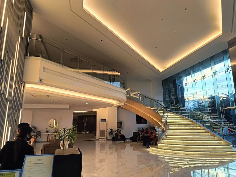 Golden Peak Hotel & Suites powered by Cocotel 2