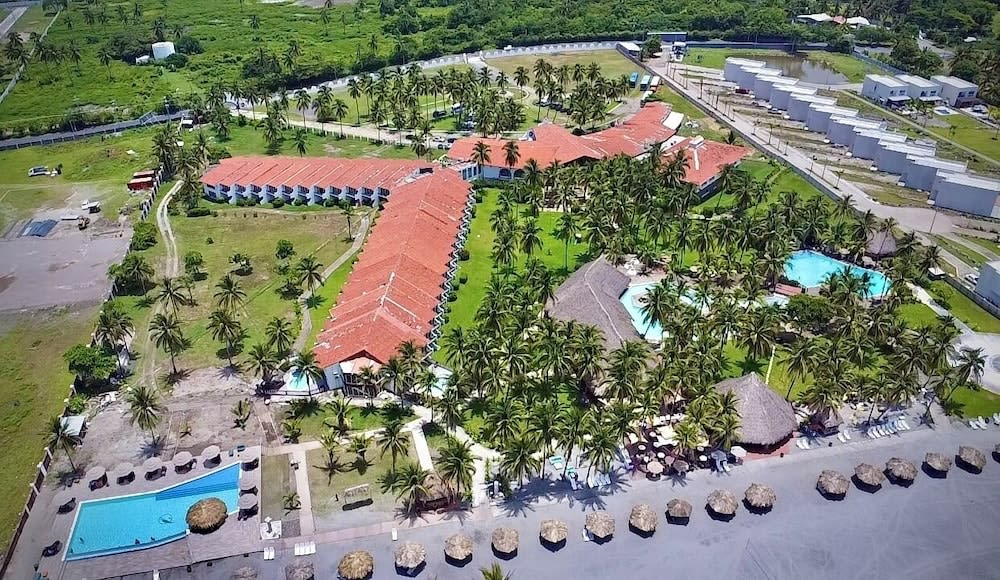 HOTEL TESORO BEACH 1