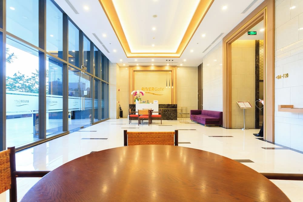 REM Rivergate Garden Pool Signature Apartments 2
