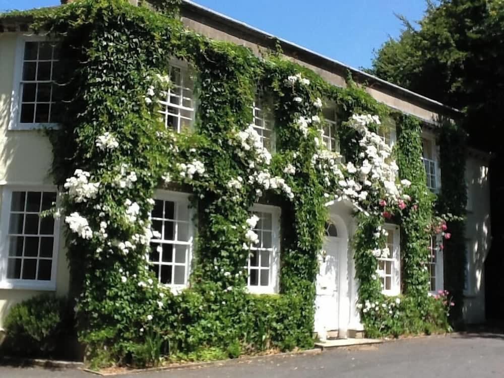 Rose in Vale Country House Hotel 1