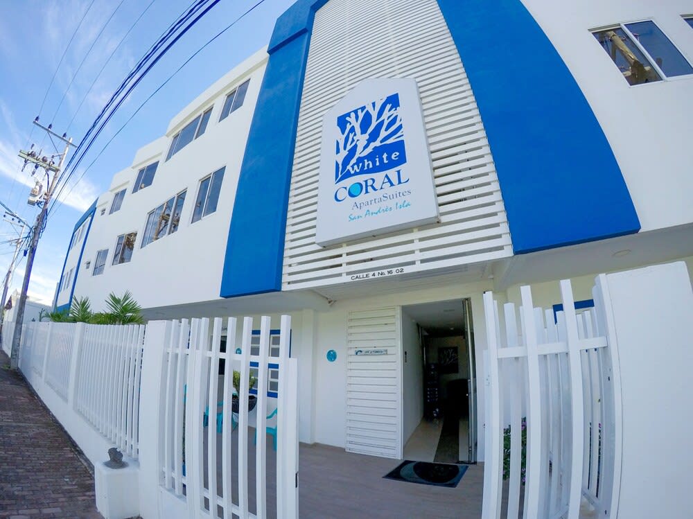 White Coral ApartaSuites 1