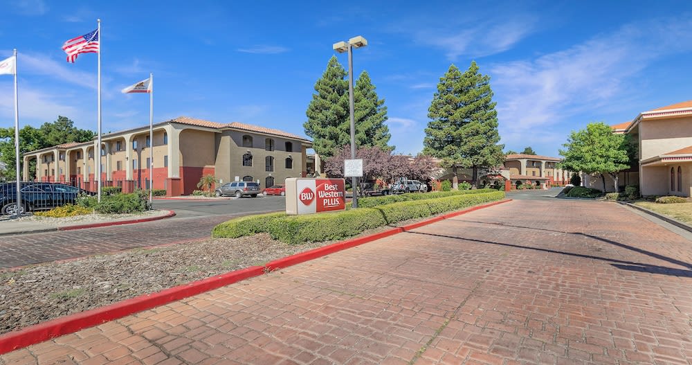 Best Western Plus Heritage Inn 1