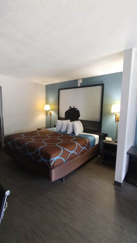 Super 8 Motel by Wyndham near Fort Lauderdale Arpt 5