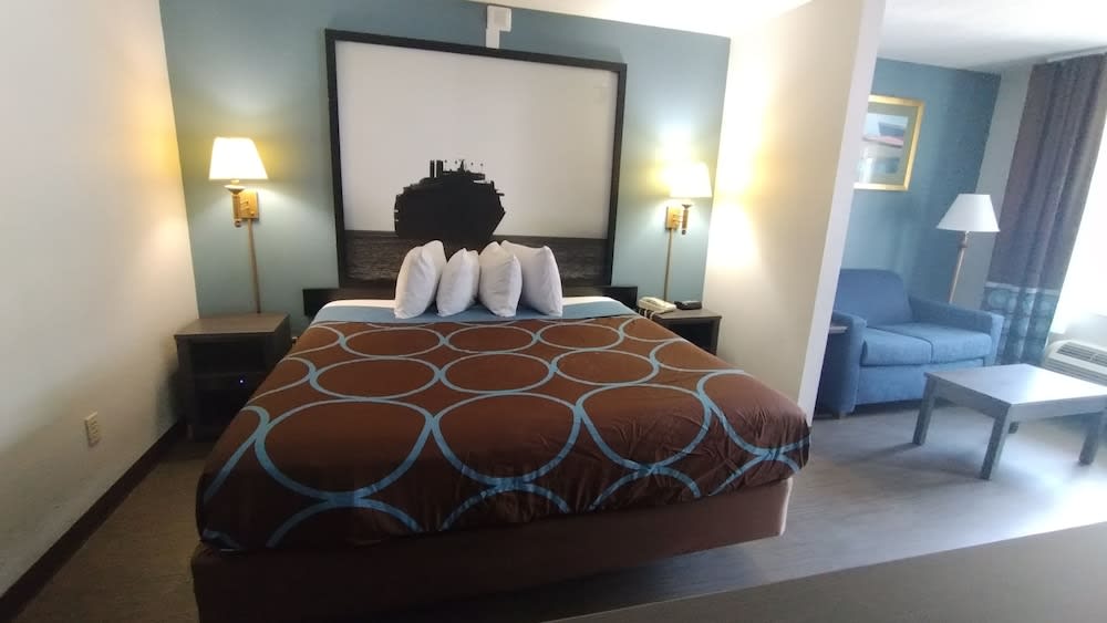 Super 8 Motel by Wyndham near Fort Lauderdale Arpt 4