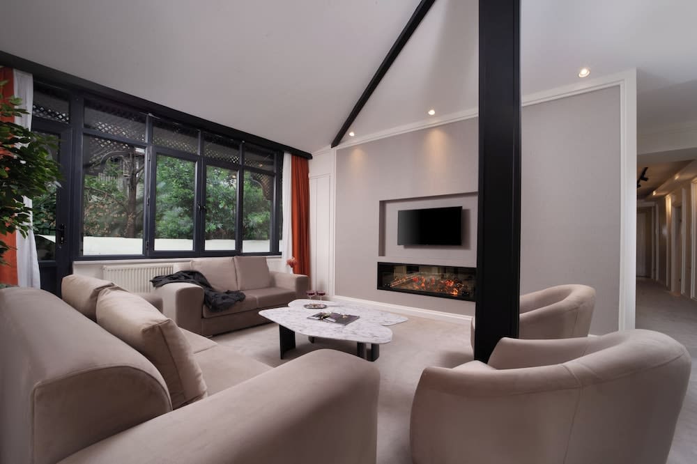 Walton Gardens Pera 1