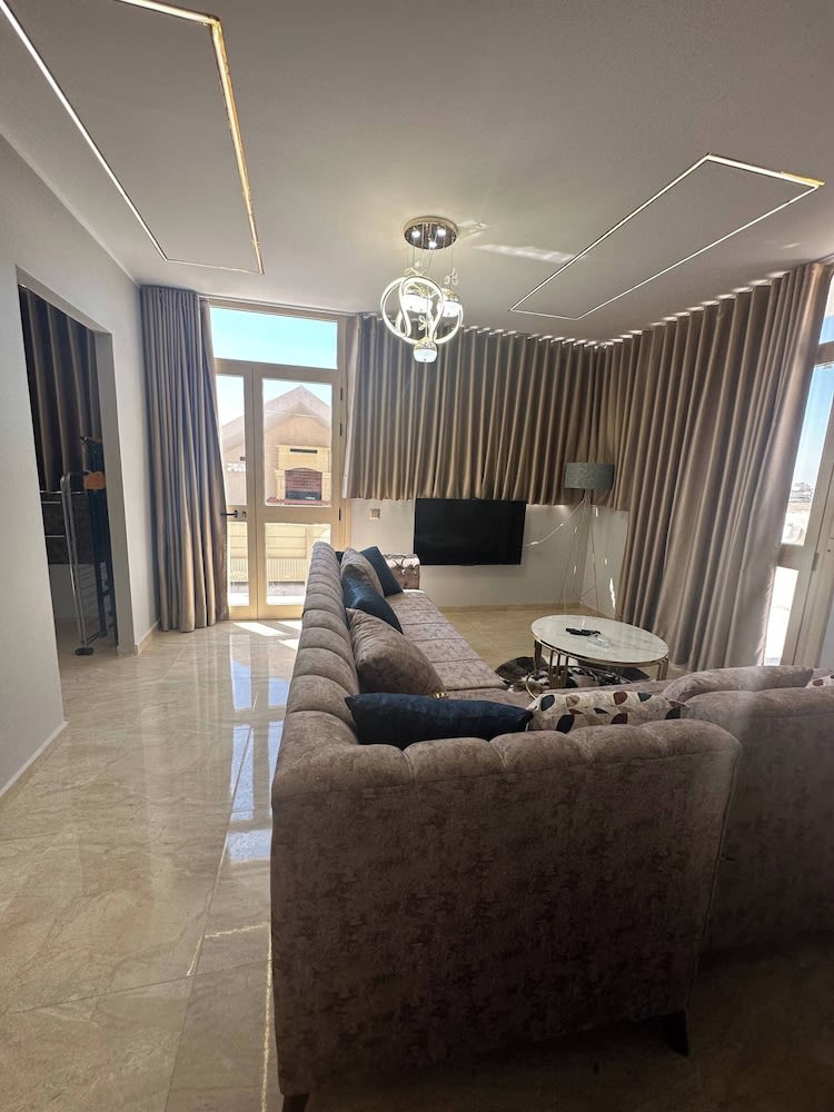 Luxury Rooftop Wifi, Ac, Outdoor Barbecue 1