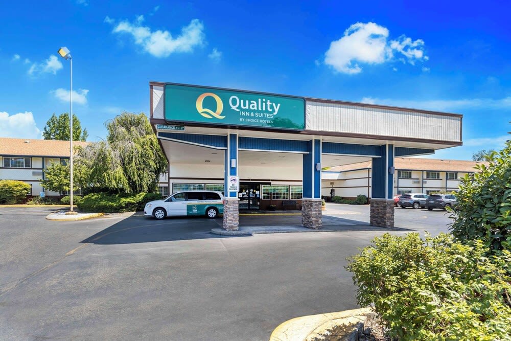 Quality Inn & Suites Medford Airport 1