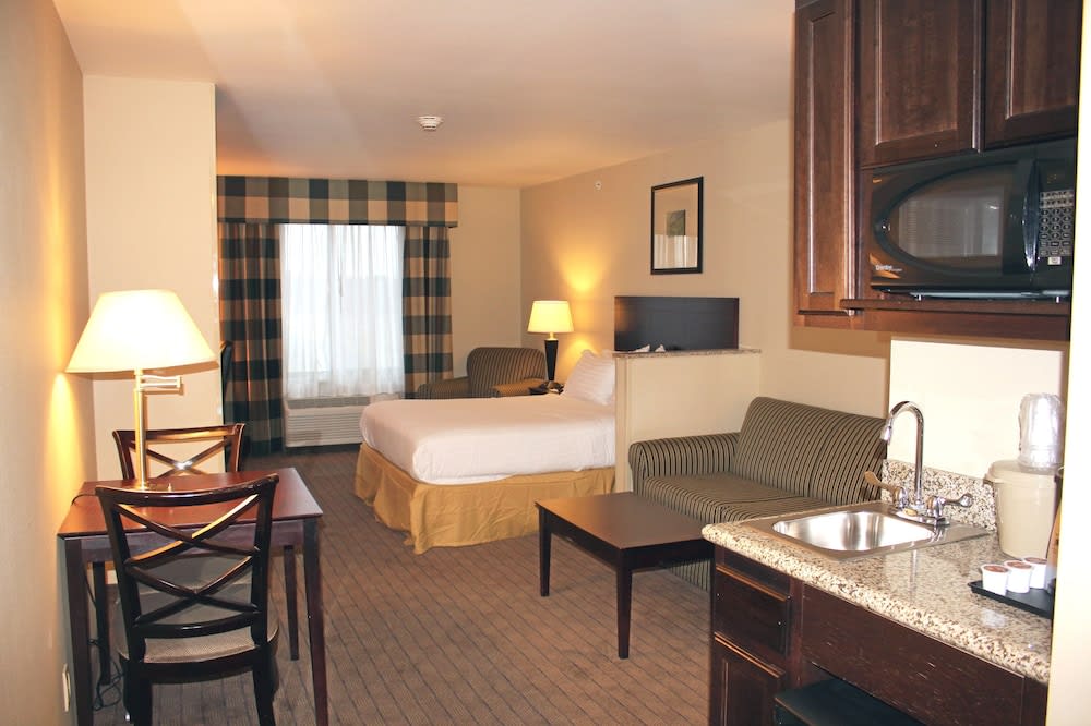 Holiday Inn Express & Suites SYRACUSE NORTH - AIRPORT AREA by IHG 2